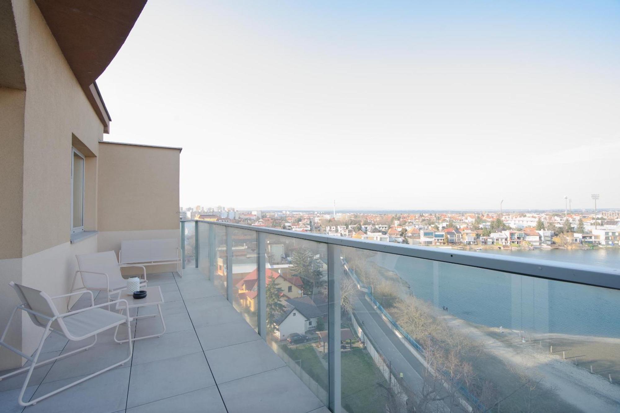 Apartamento Luxusny Penthouse Nad Jazerami 230 M2, 3X Garaz, Wifi Senec Exterior foto