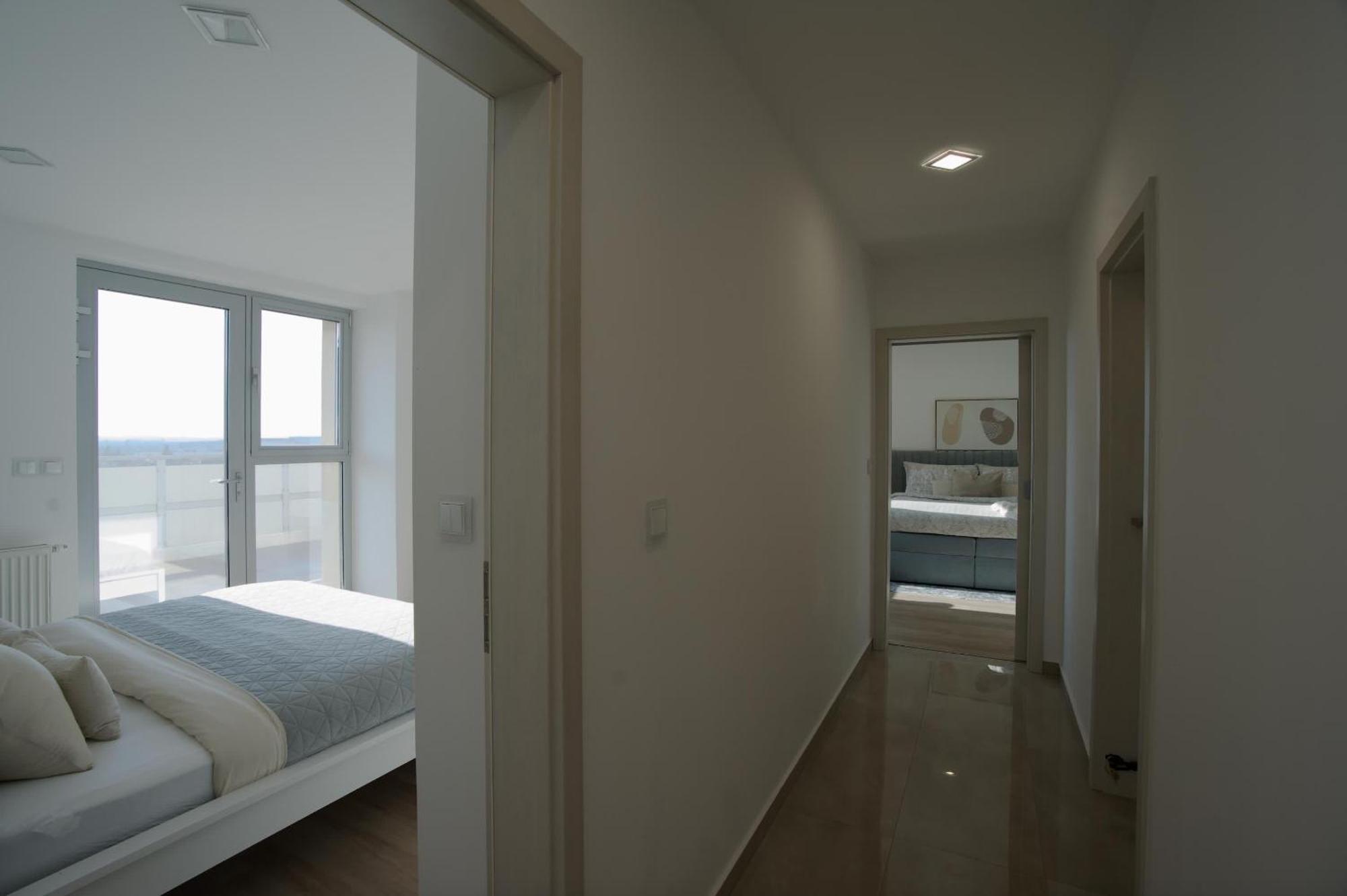 Apartamento Luxusny Penthouse Nad Jazerami 230 M2, 3X Garaz, Wifi Senec Exterior foto